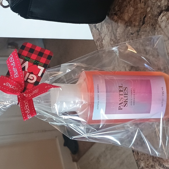 Bath & Body Works Pastel Skies Shower Gel. New. - Picture 1 of 5